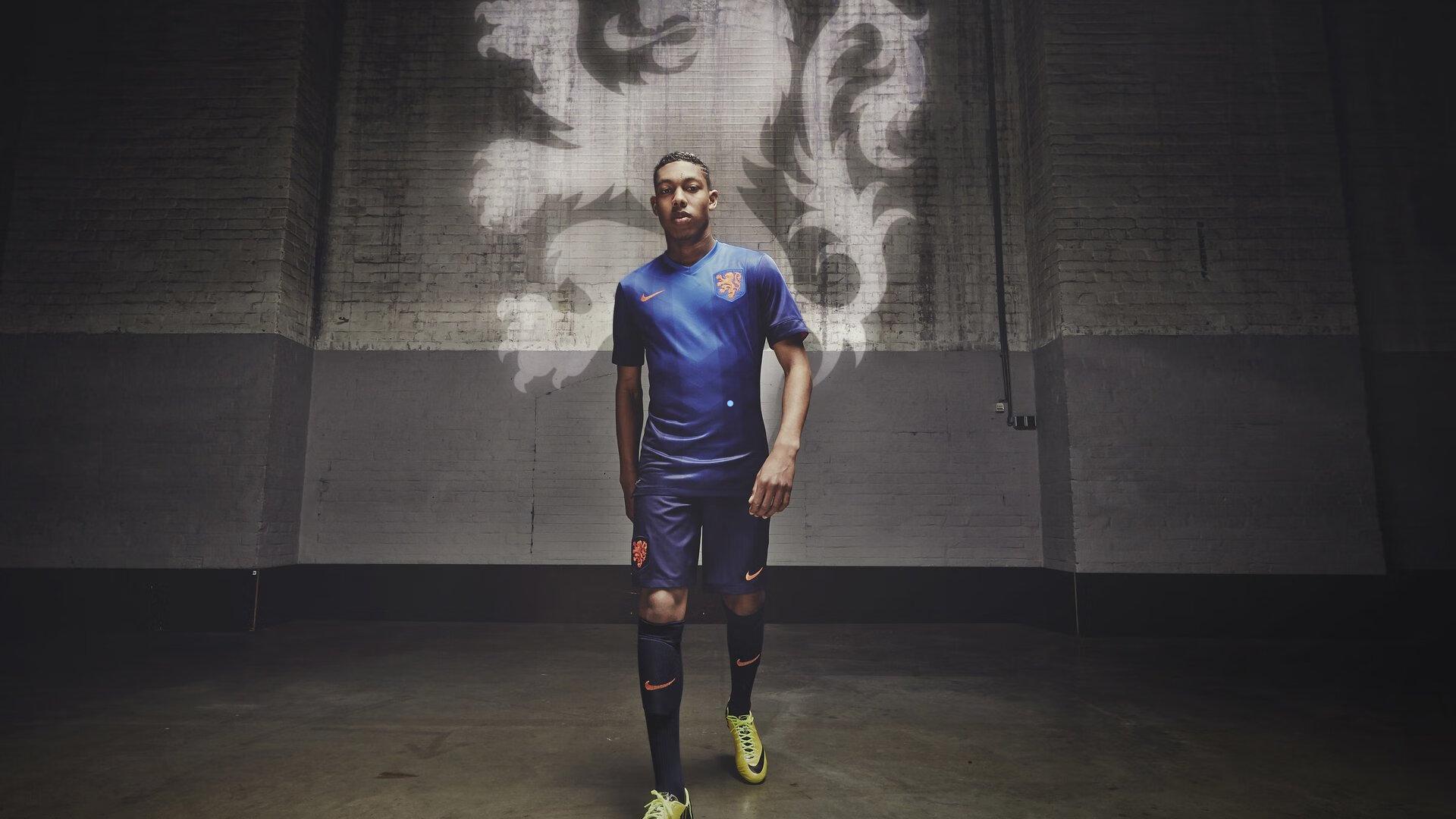 33天8战！主帅坚拒轮换 36岁梅西直面魔鬼赛程，以钢铁之躯冲击决赛王座